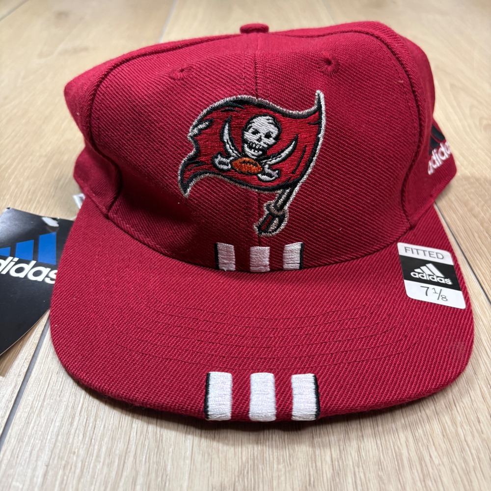 Adidas Tampa Bay Buccaneers NFL Pro Line Fitted Hat Red 7 1/8 Y2K Deadstock NWT